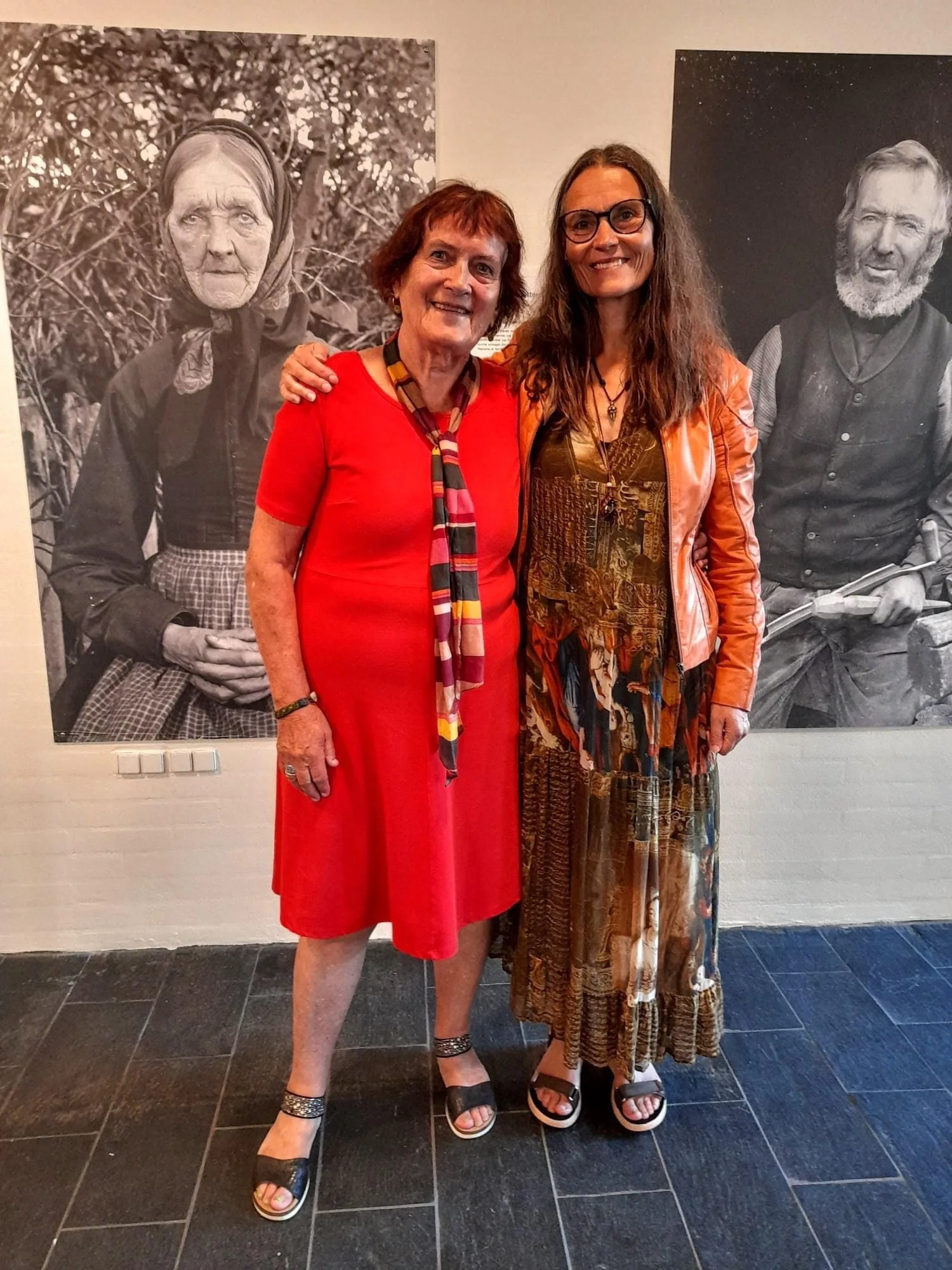Anna-Grethe-Bech-og-Helle-Boejlesen-i-Tang-regi